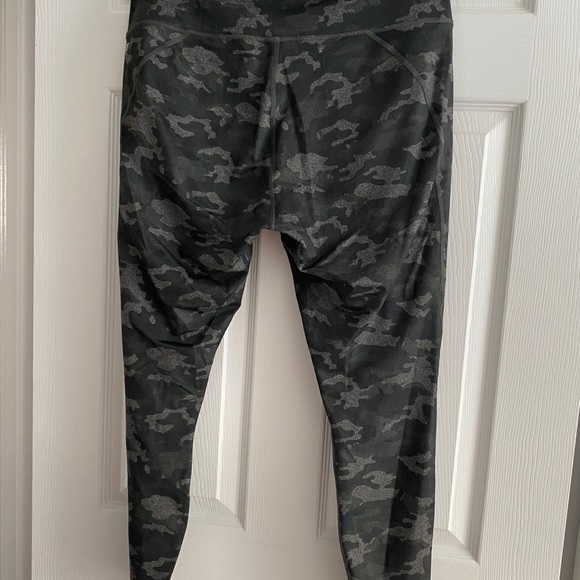 Fabletics cropped leggings - Picture 2 of 2